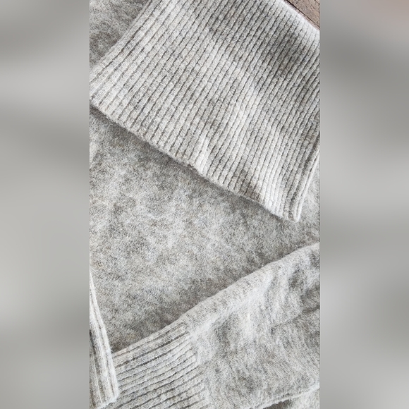 Babaton Women's Turtleneck Sweater - Picture 4 of 9